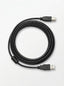 Câble imprimante USB 3m de couleur noire reliant un ordinateur de bureau à une imprimante.