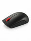 Souris sans fil Lenovo 300 compacte posée sur un tapis de souris professionnel.