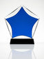 Trophée en verre personnalisé en forme d'étoile bleue sur socle noir, idéal comme cadeau d'entreprise.