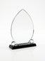 Trophée en verre personnalisé en forme de goutte pour récompense collaborateur.