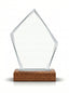 Trophée personnalisé verre et bois avec design asymétrique pour récompense d'entreprise.