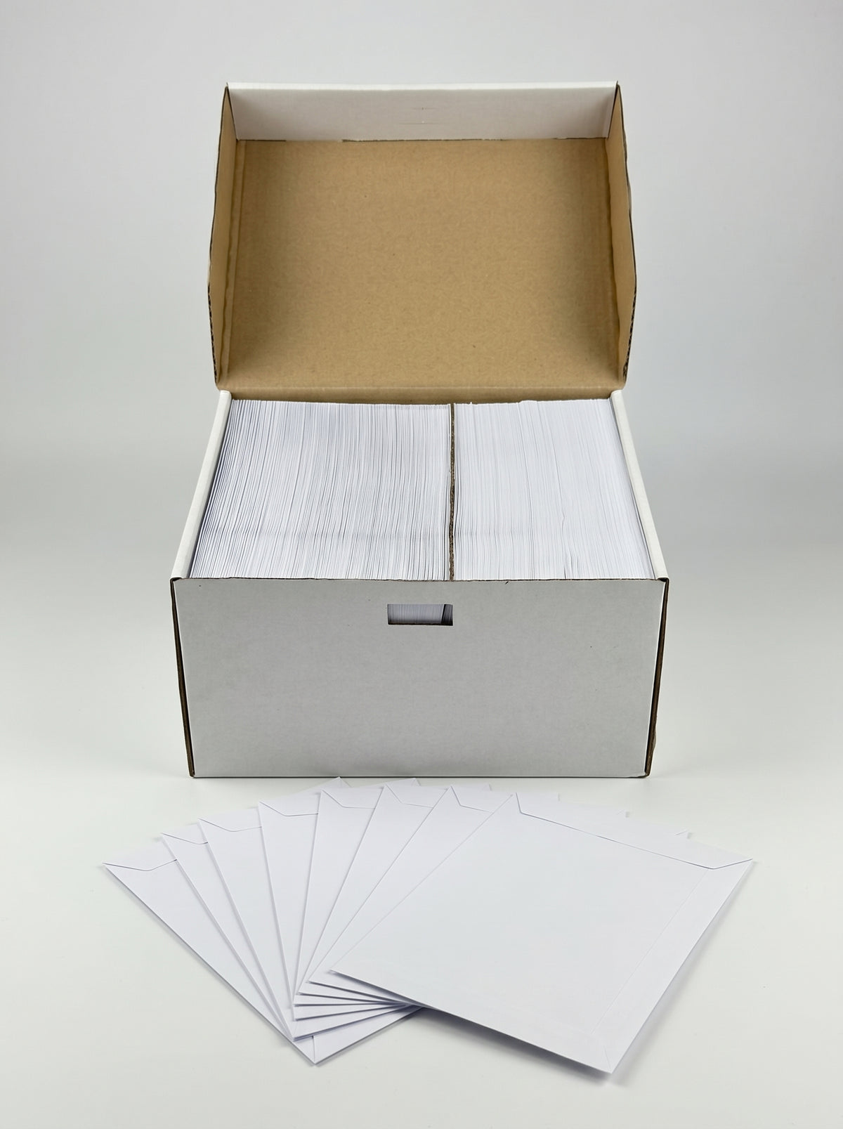 Boîte économique de 500 enveloppes papier 90g pour bureau et entreprise.