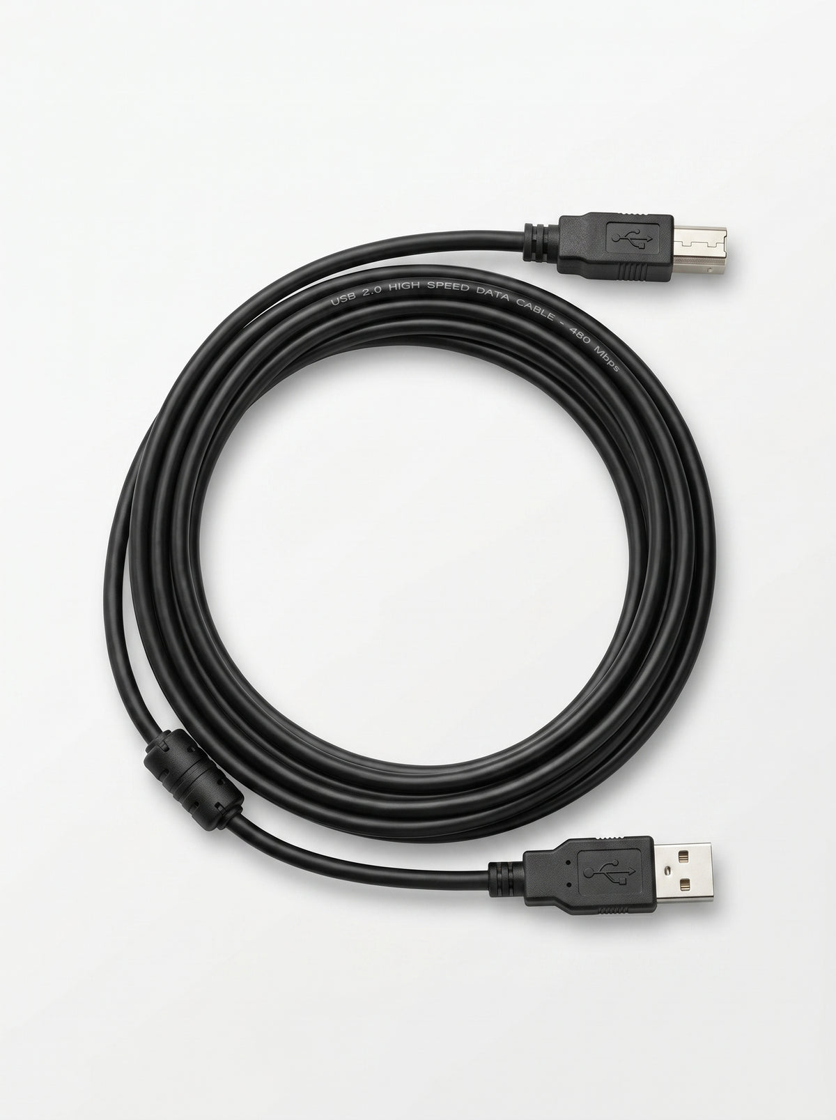 Câble imprimante USB 3m de couleur noire reliant un ordinateur de bureau à une imprimante.