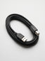 Câble imprimante USB 3m de couleur noire reliant un ordinateur de bureau à une imprimante.