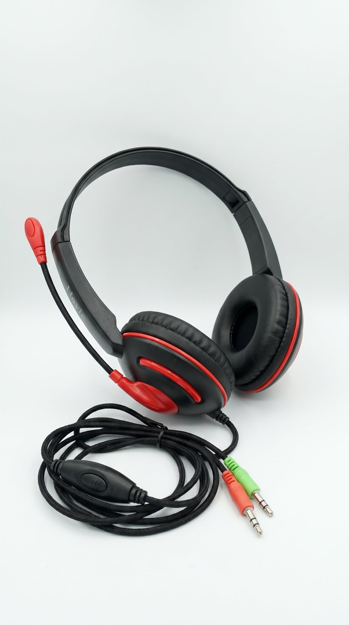 Casque stéréo Havic noir et rouge avec microphone, idéal comme casque avec micro Maroc pour le télétravail.