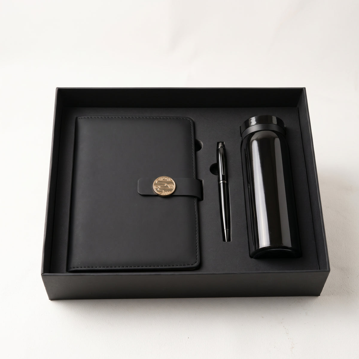 Coffret Cadeau Exécutif 3-en-1 – Carnet A5 Similicuir, Stylo Métal & Bouteille
