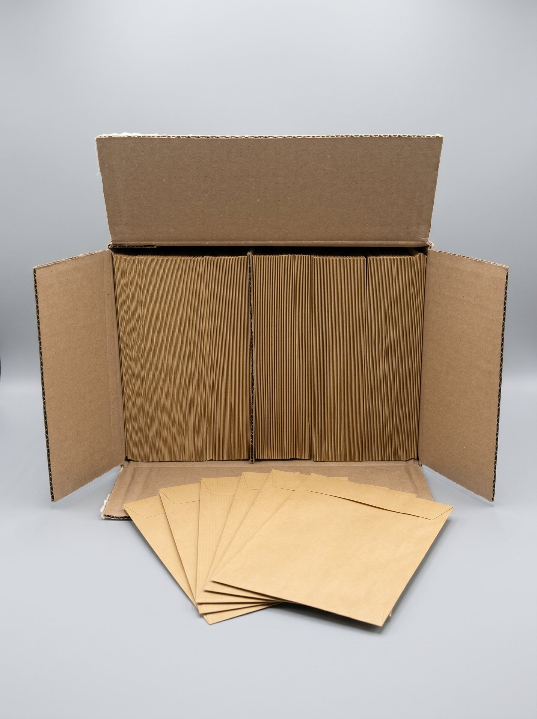 Enveloppe kraft 132x187 mm robuste pour le courrier administratif et professionnel.