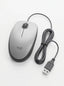Souris filaire Logitech classique branchée à un ordinateur de bureau pour une productivité maximale.
