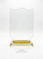 Trophée en verre personnalisé avec socle doré ornemental, idéal comme cadeau d'entreprise.