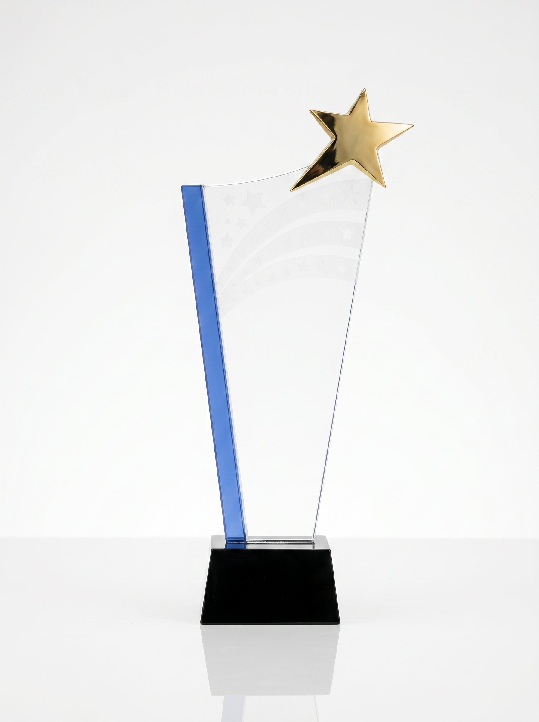 Trophée en verre personnalisé avec étoile dorée et liseré bleu sur socle noir