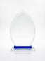Trophée en verre personnalisable en forme de flamme avec socle transparent biseauté.