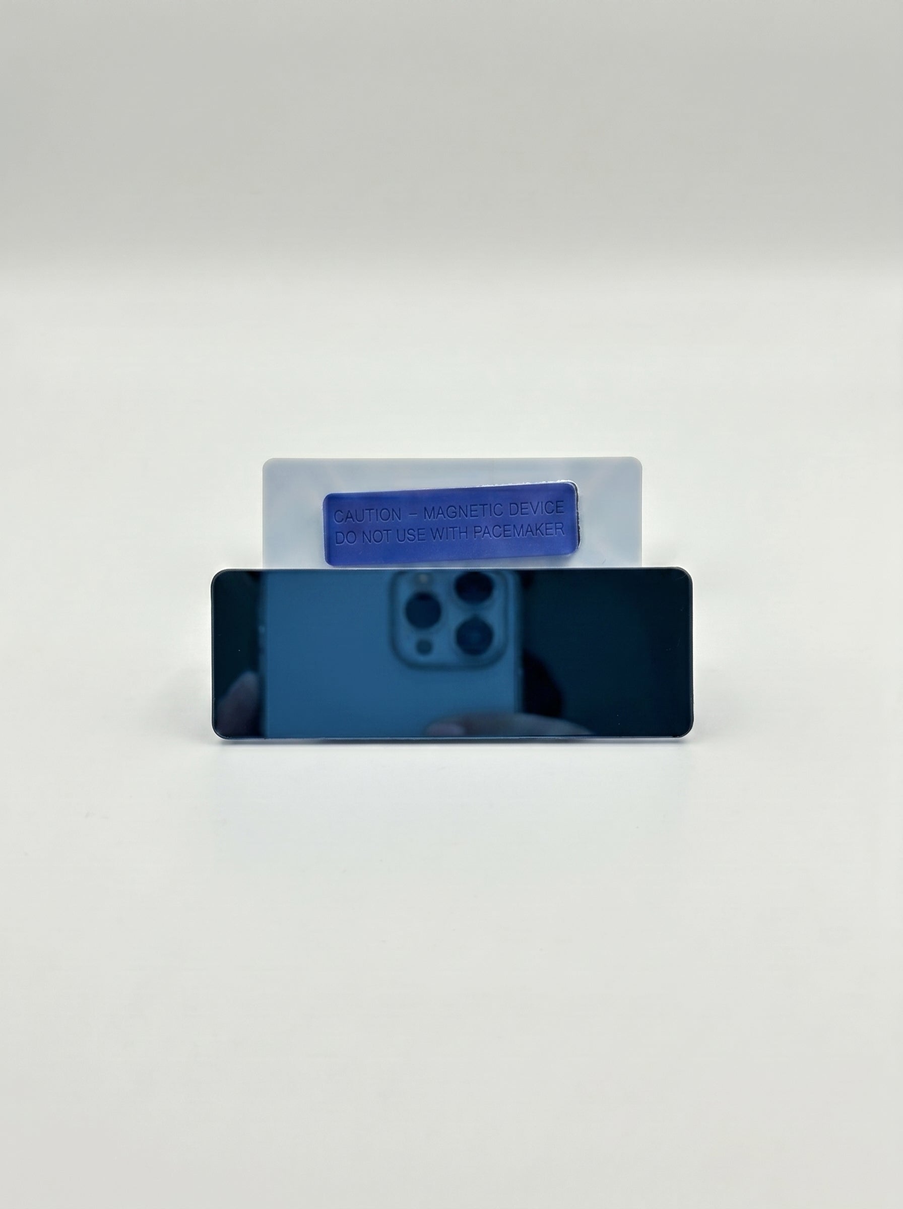 Badge Métal TOPKALL 7x2.5cm – en Noir, Bleu et Marron