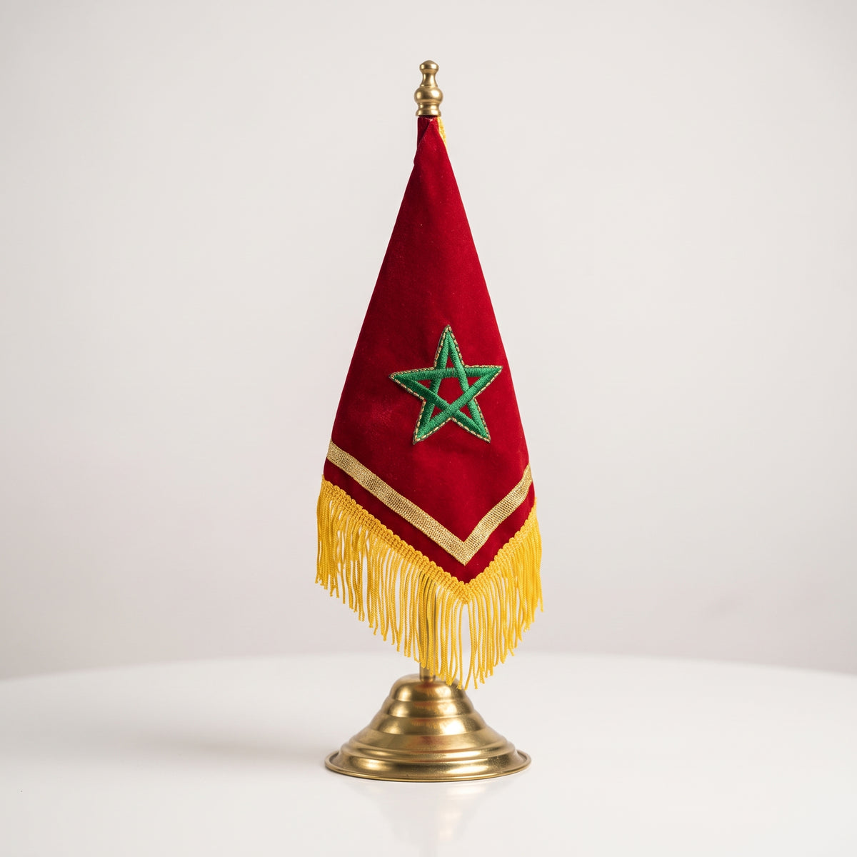 Mini Drapeau Marocain sur Hampe (32 cm) – Drapeau de Table Officiel avec Socle Stable