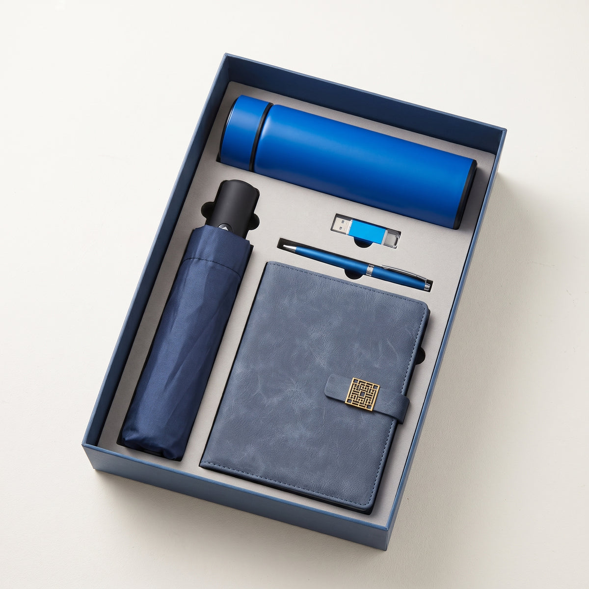 Coffret d'Affaires VIP 5-en-1 Personnalisé : Carnet Cuir, Bouteille Isotherme, USB, Parapluie & Stylo Métal