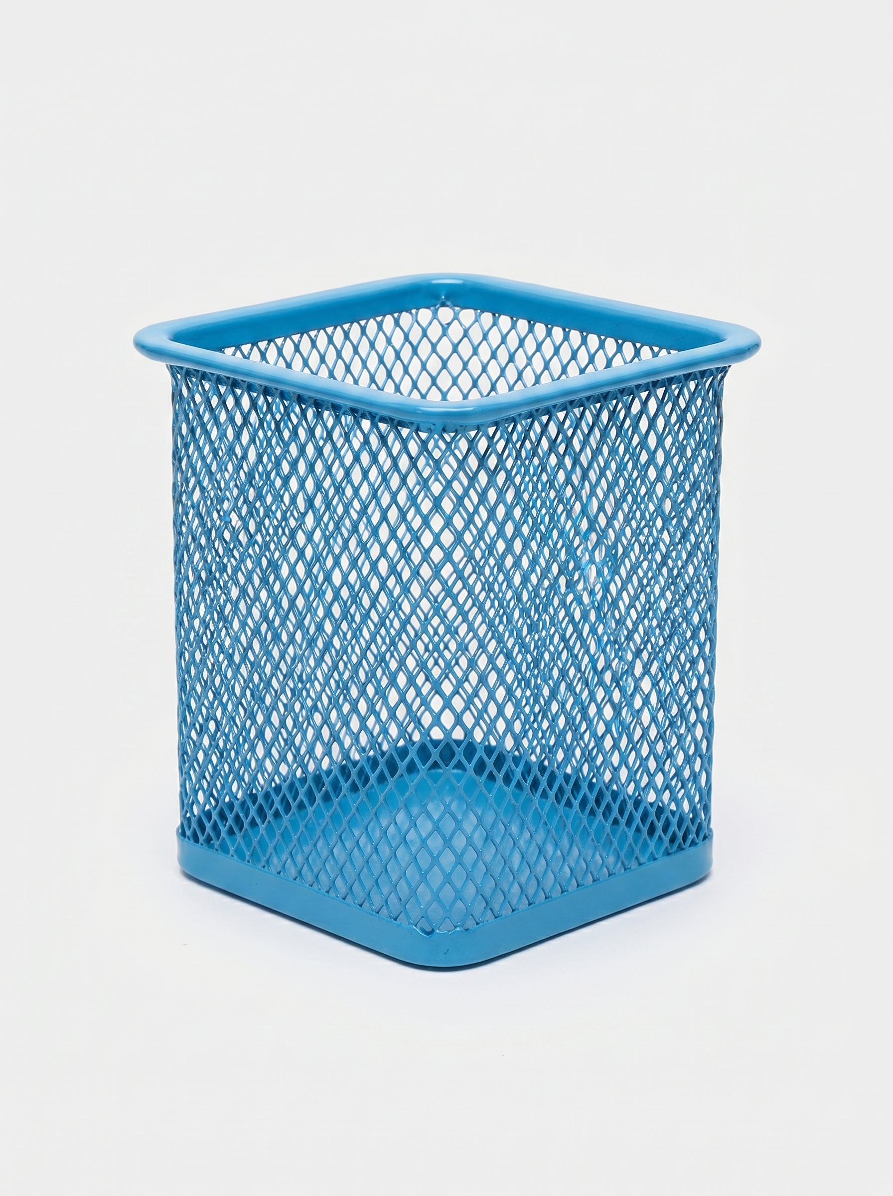 Pot à Crayons en Métal Carré – Accessoire de Bureau Robuste et Élégant